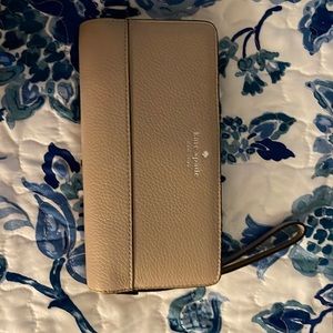 This wallet color is a cross between beige and pale pink.